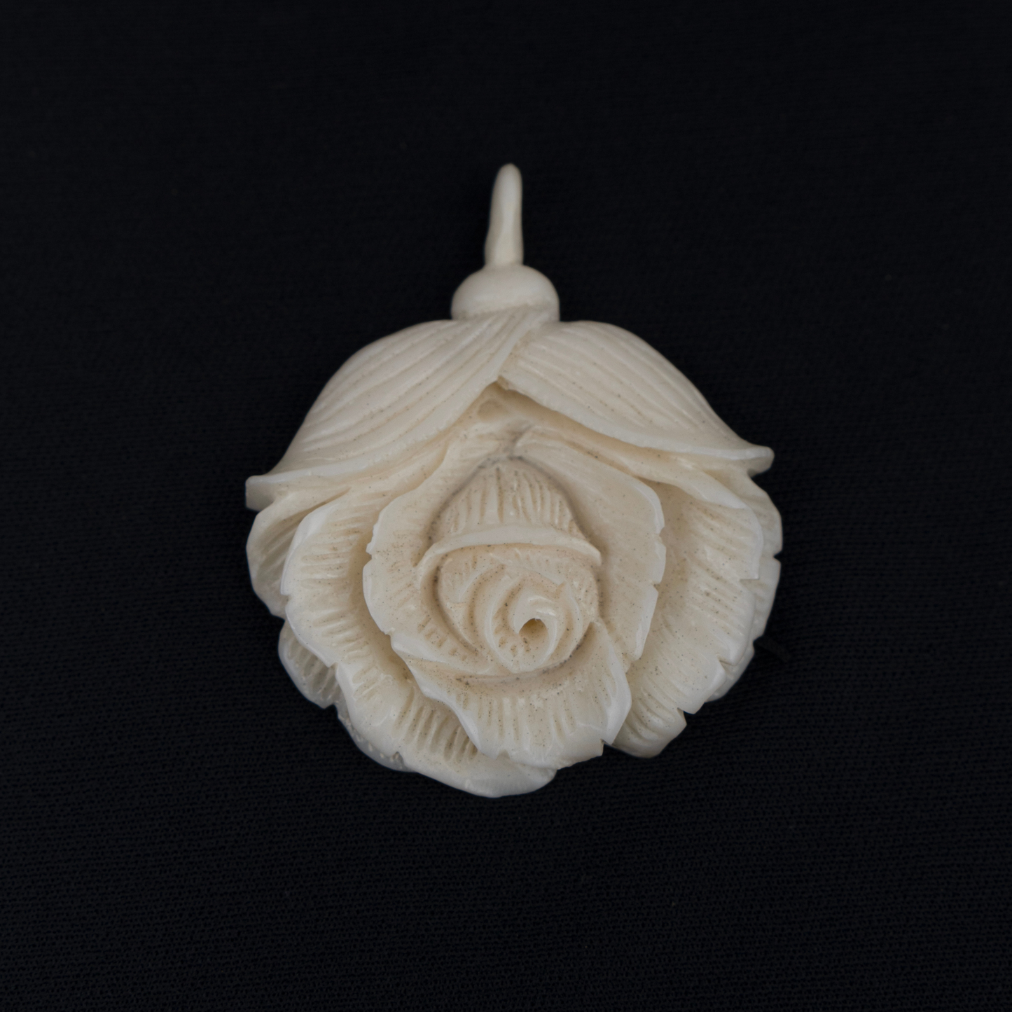 Grand Rose Crest Pendant